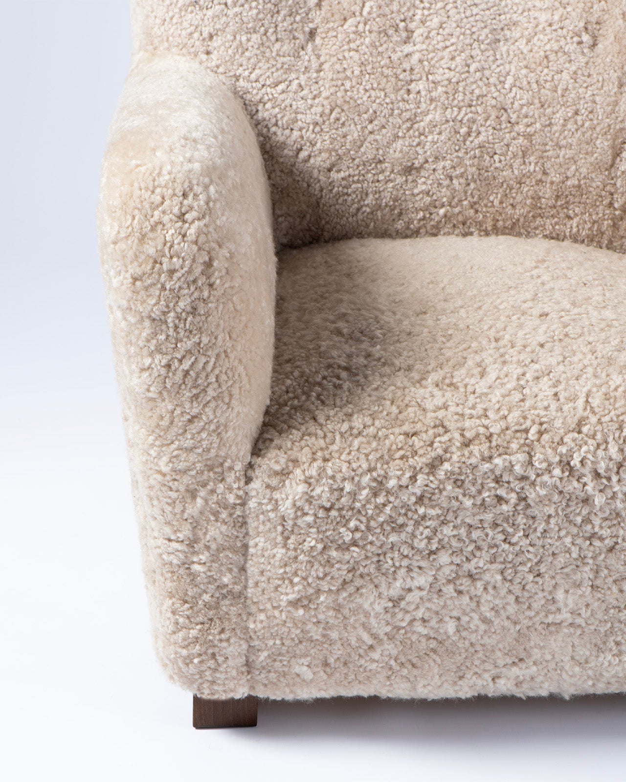 Model 1672 Wing Chair