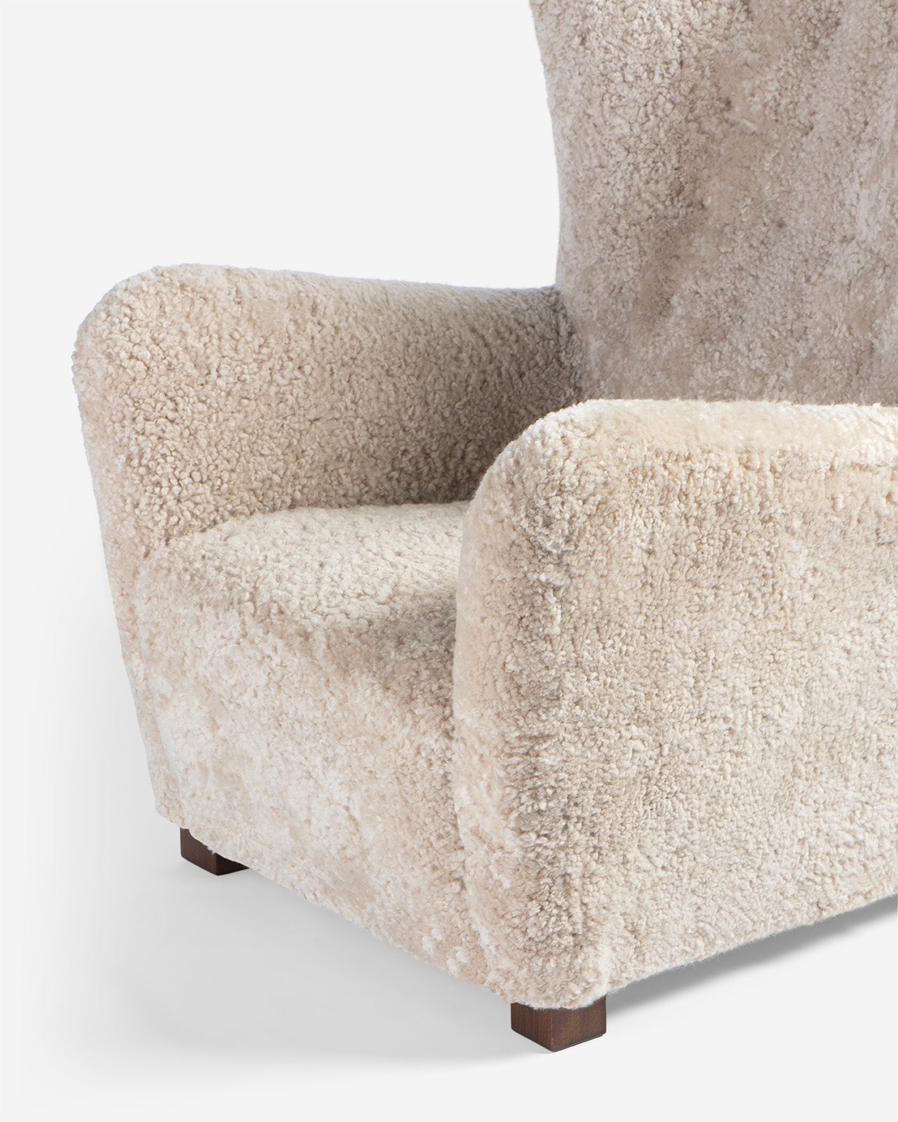 Model 1672 Wing Chair