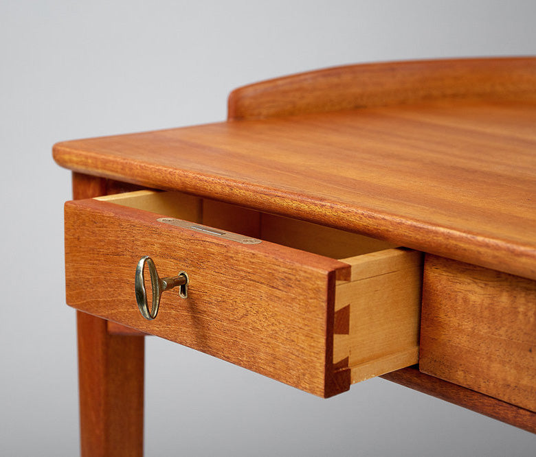 Birgitta Dressing Table