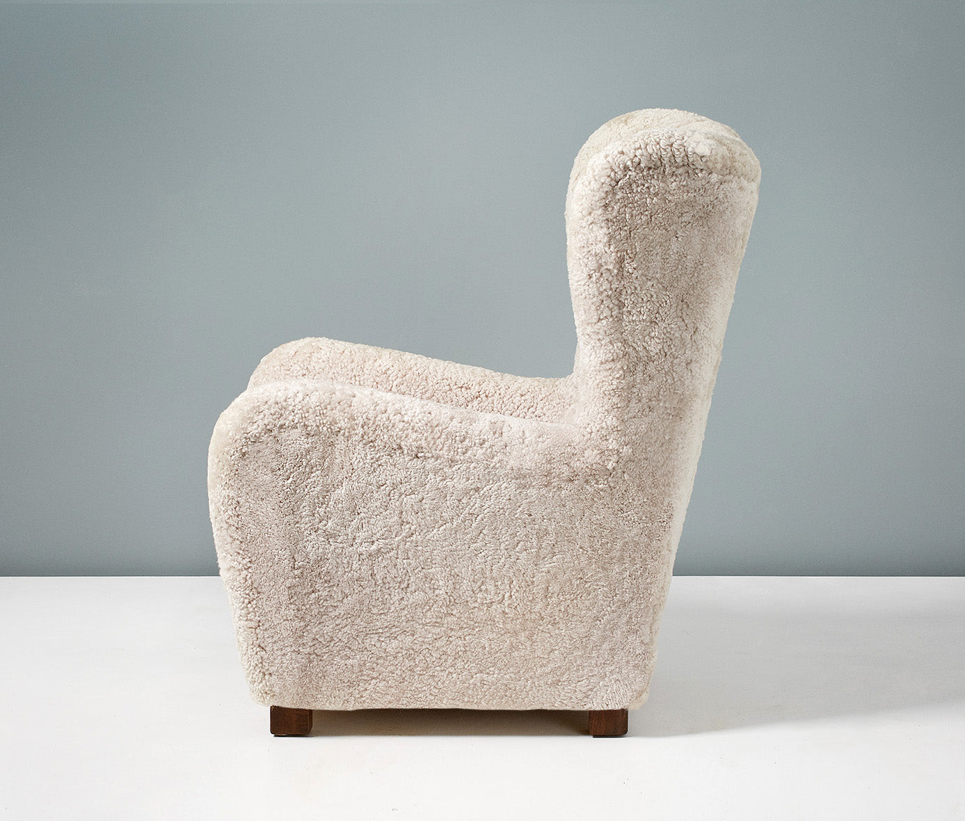 Model 1672 Wing Chair