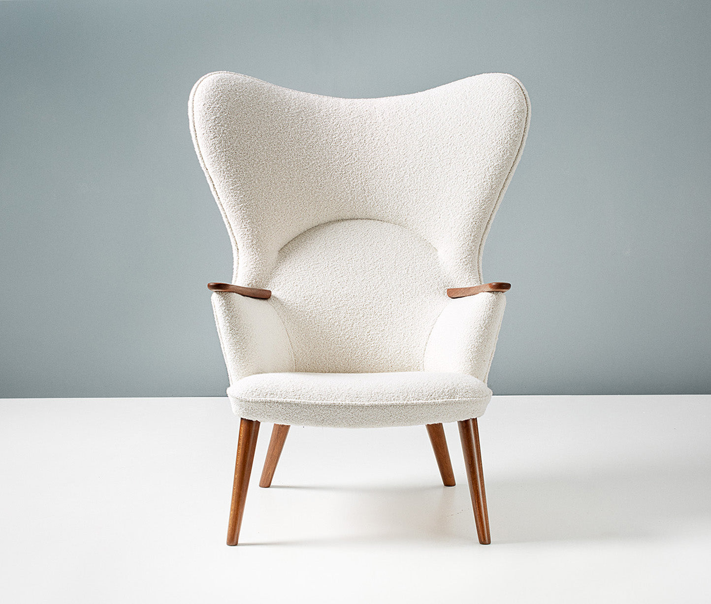 AP-28 Mama Bear Chair
