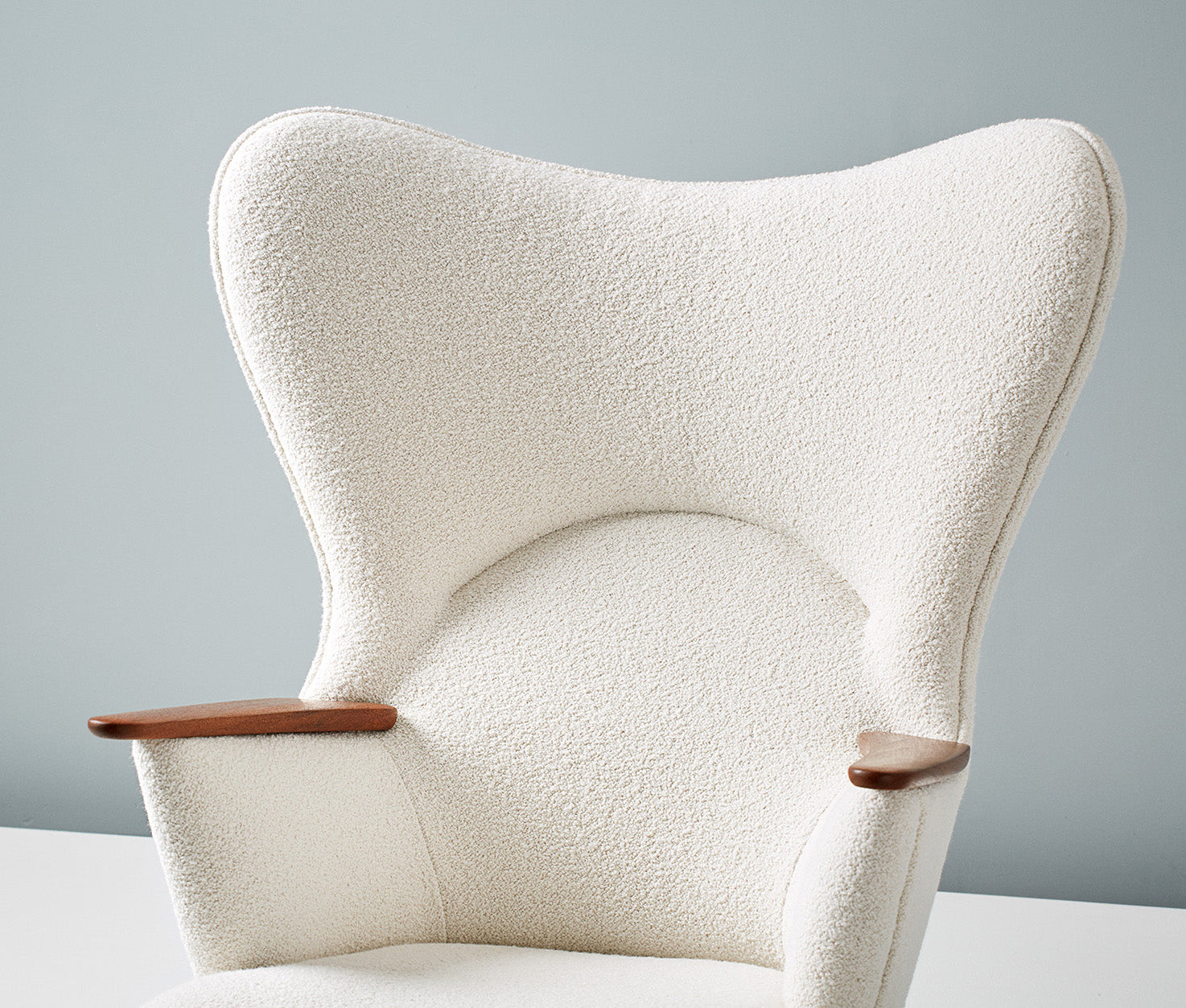 AP-28 Mama Bear Chair