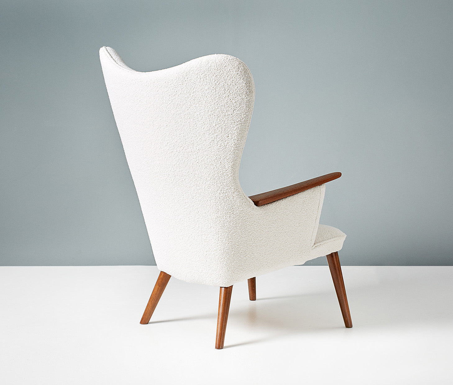 AP-28 Mama Bear Chair