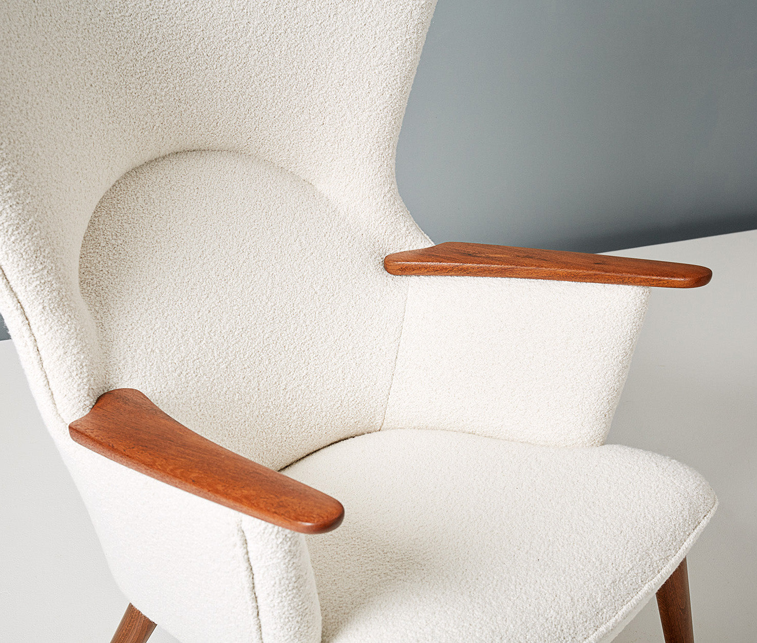 AP-28 Mama Bear Chair