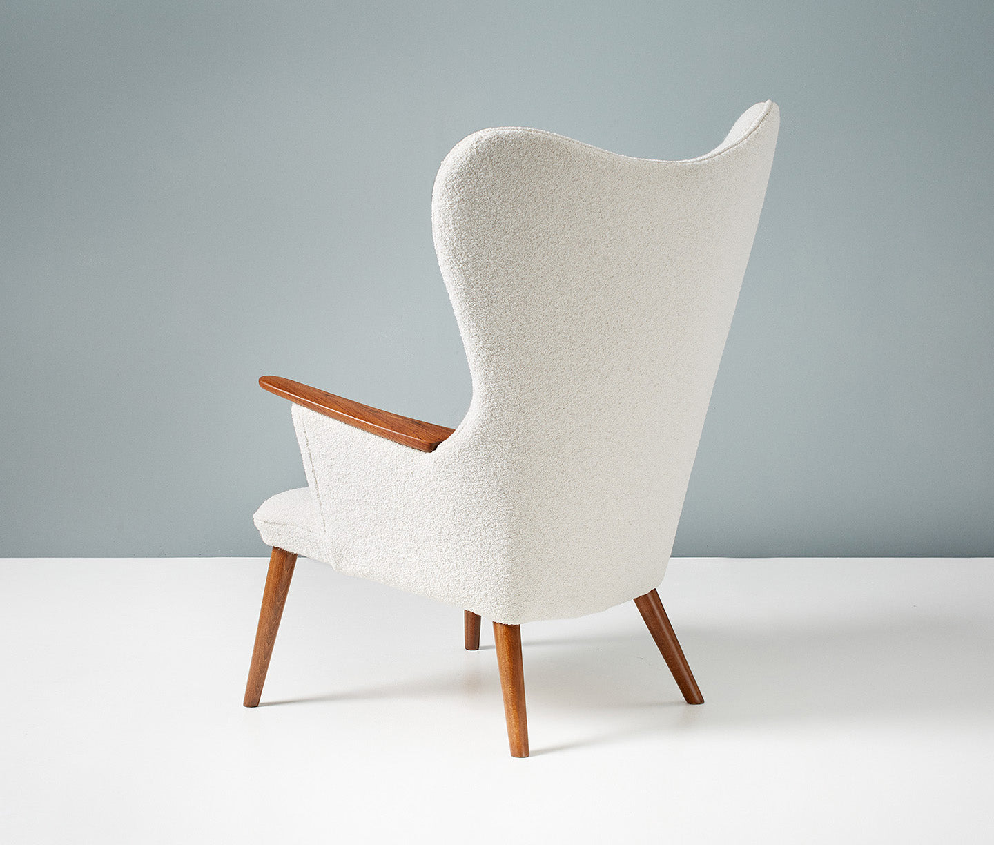 AP-28 Mama Bear Chair