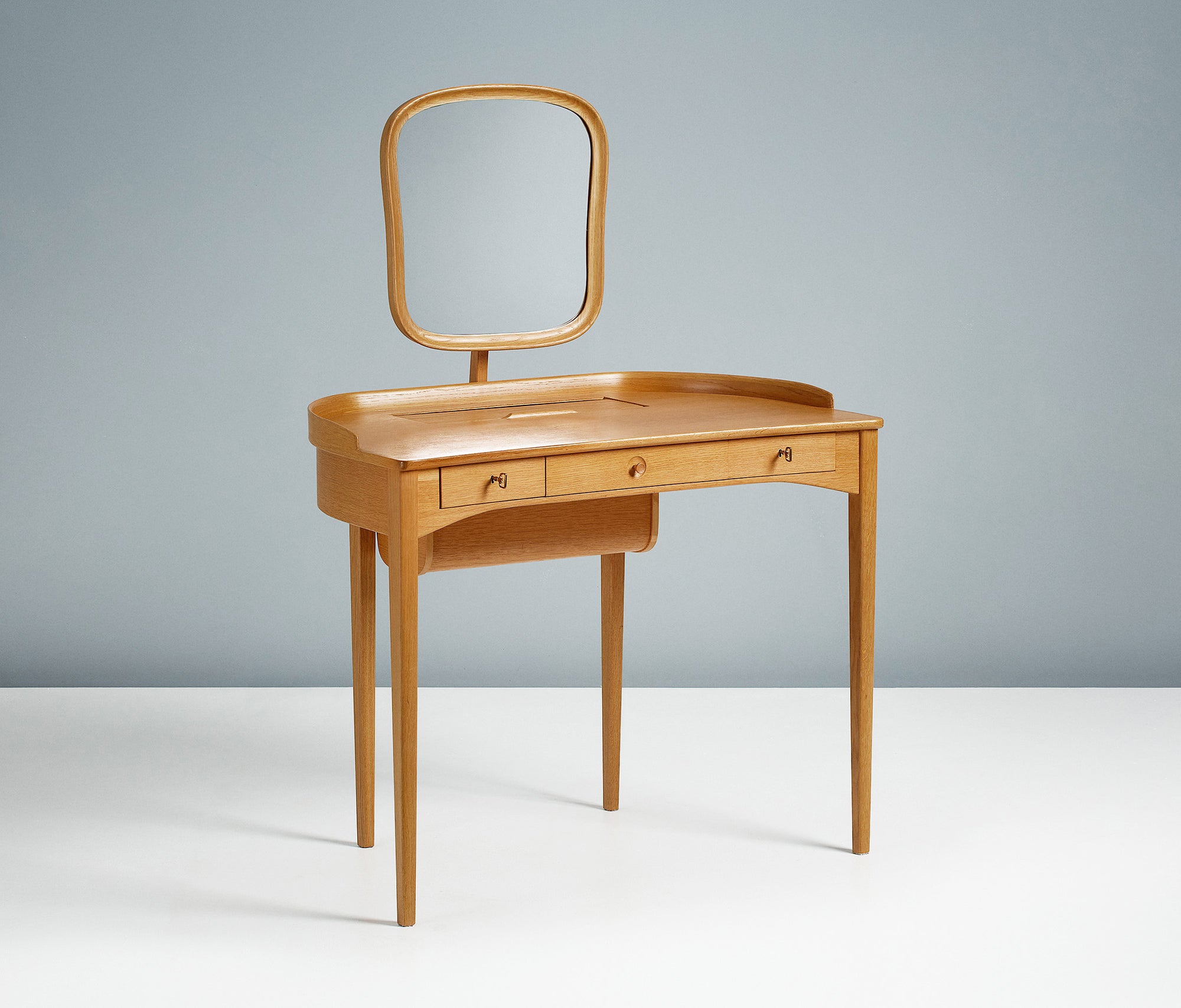 Birgitta Dressing Table