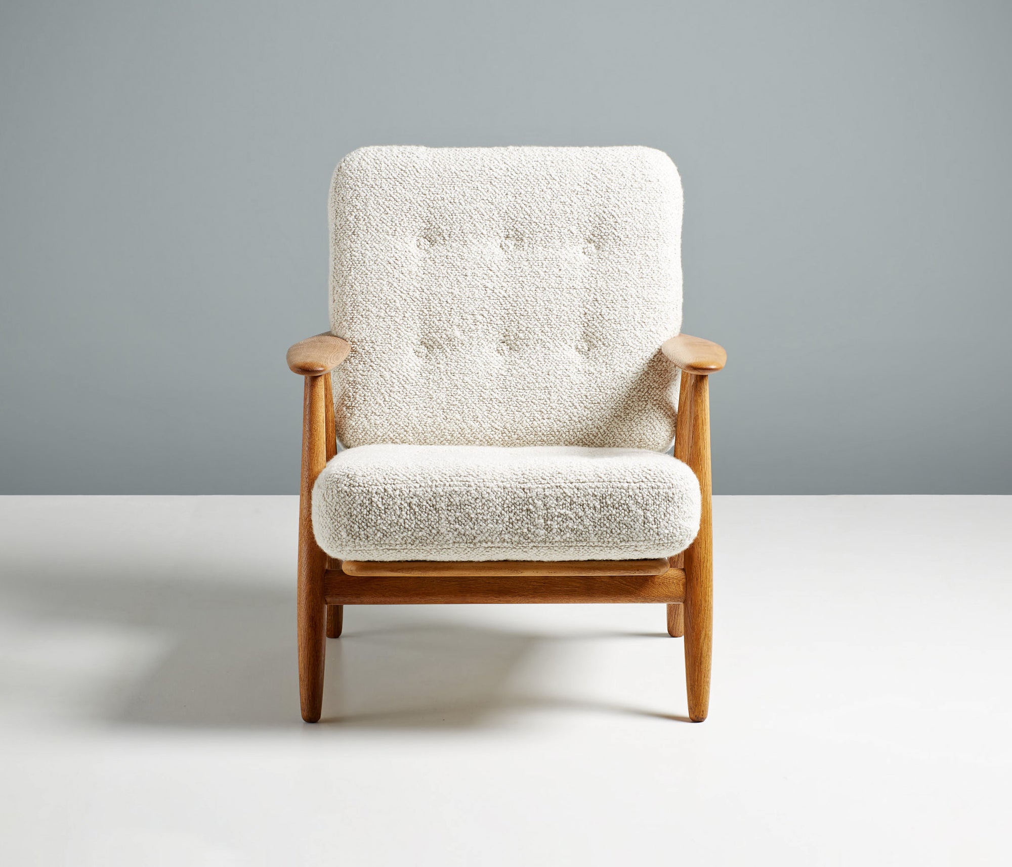 GE-240 Cigar Chair