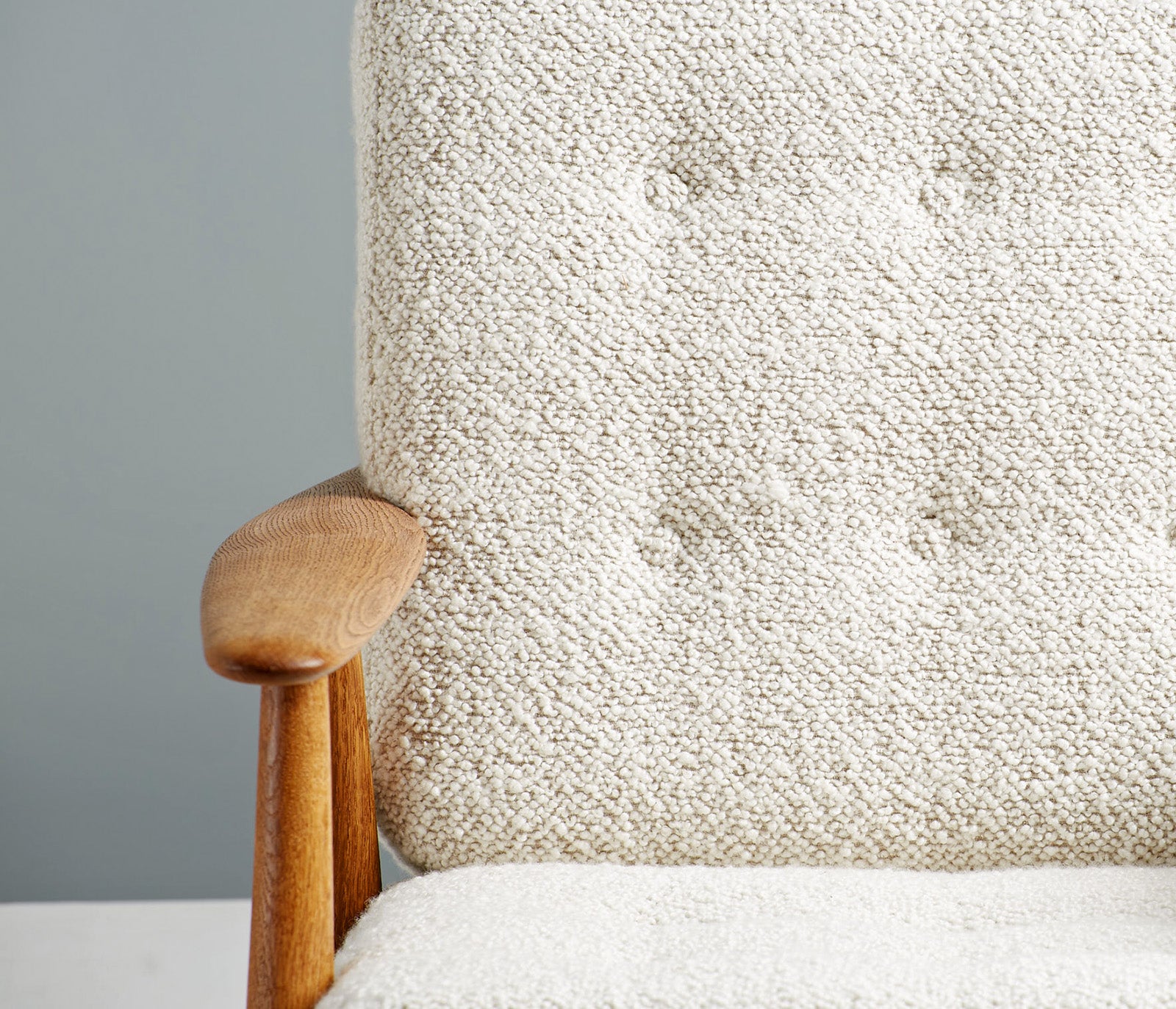 GE-240 Cigar Chair