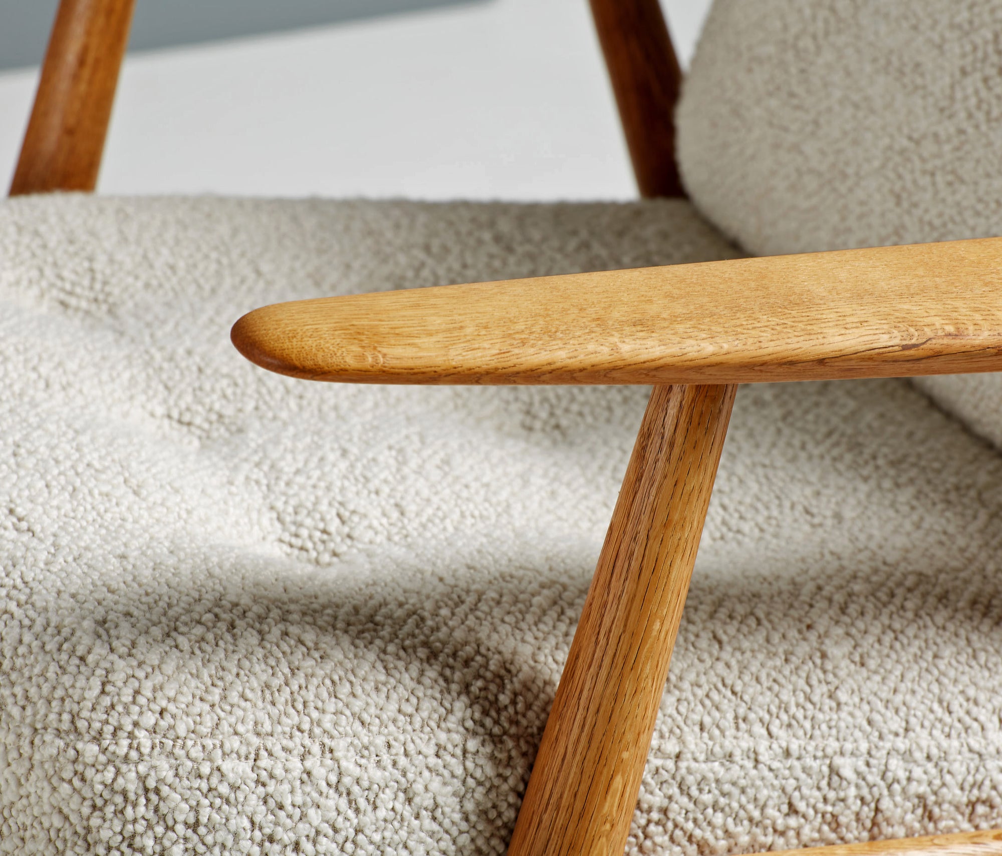 GE-240 Cigar Chair