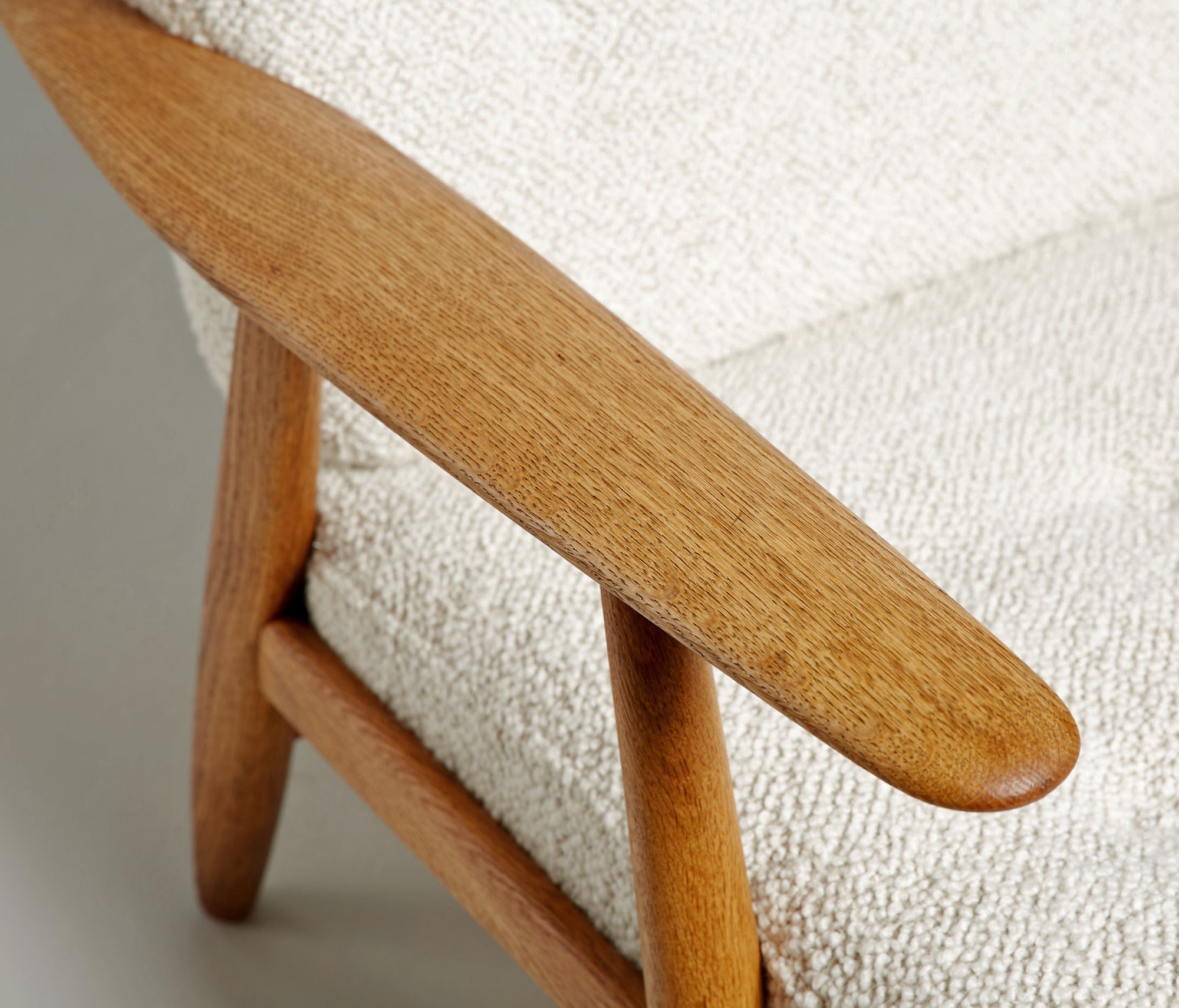 GE-240 Cigar Chair