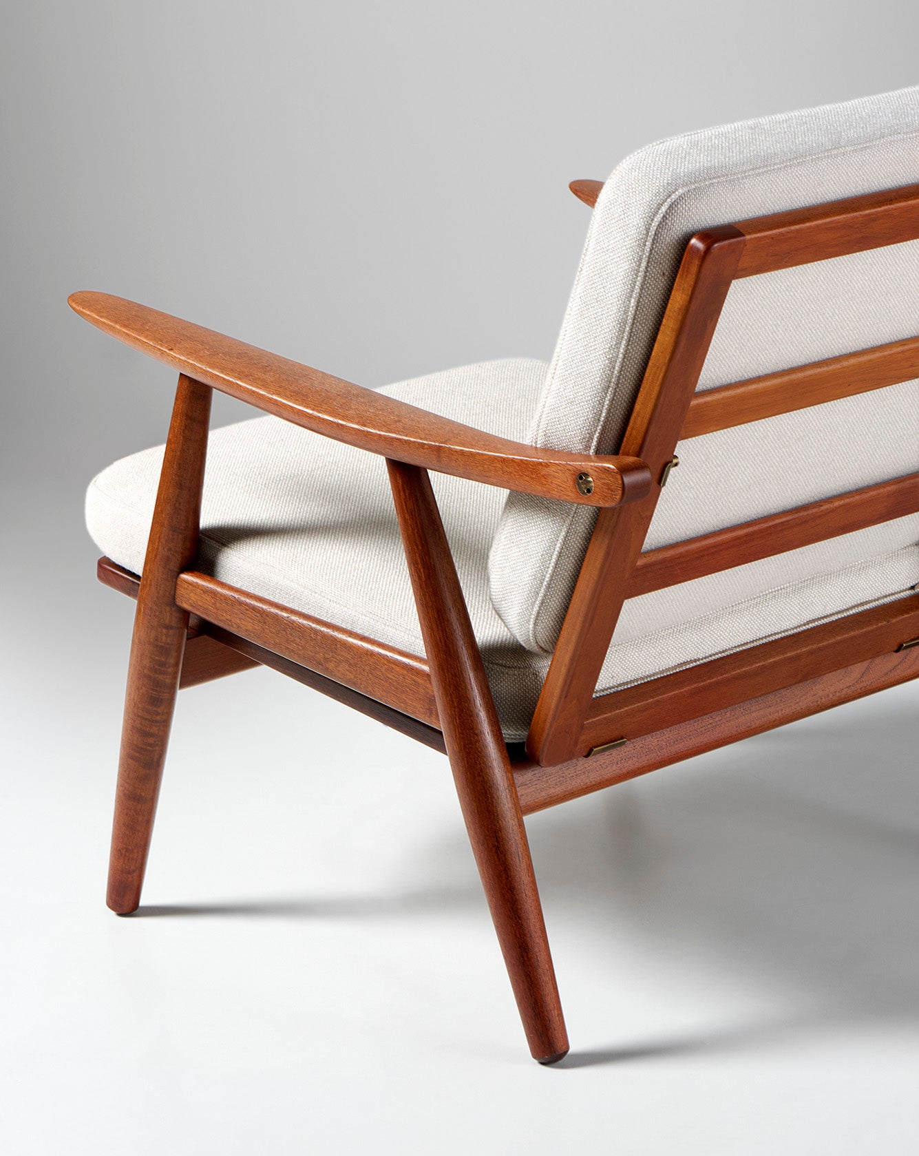 GE-270 Lounge Chairs