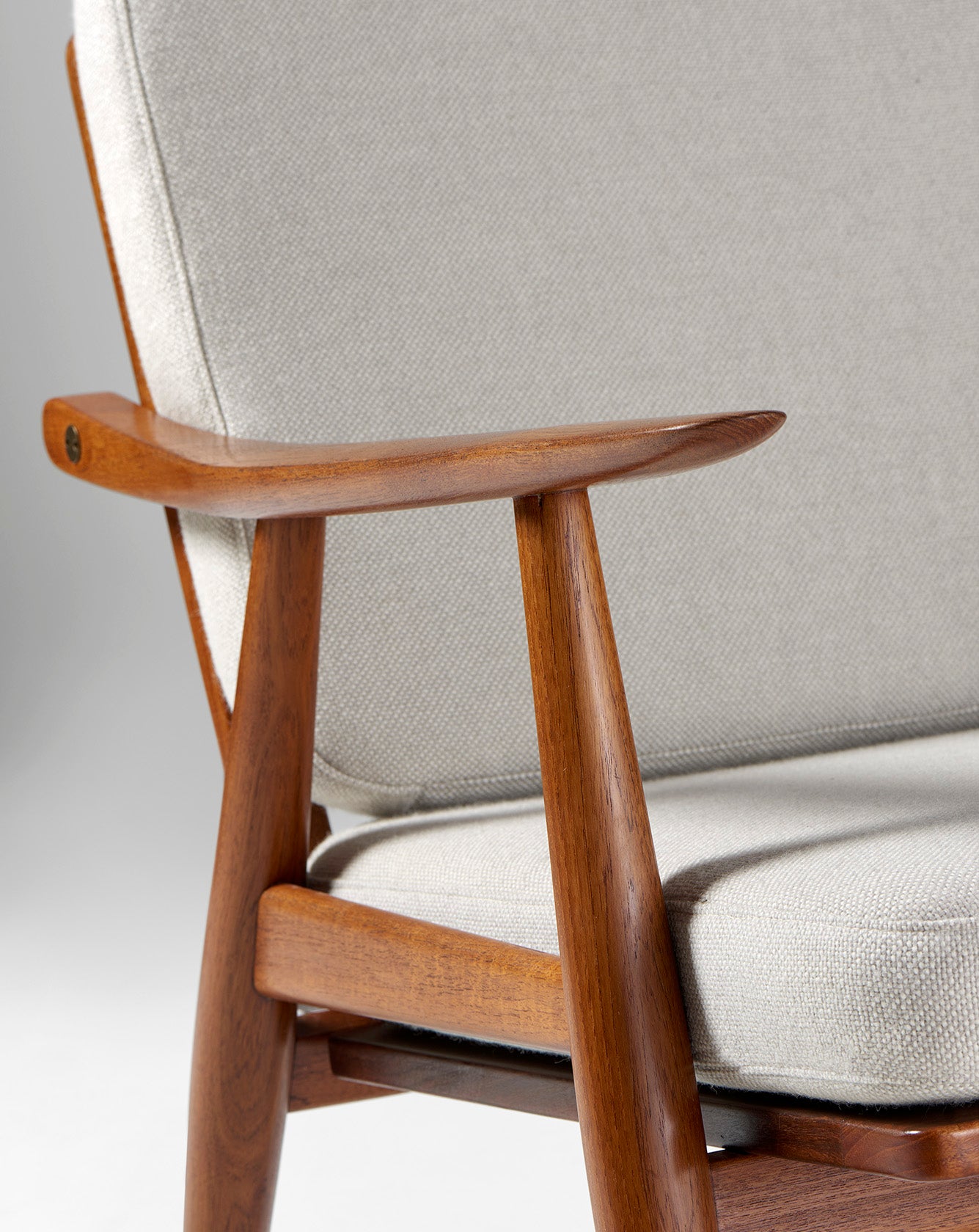 GE-270 Lounge Chairs