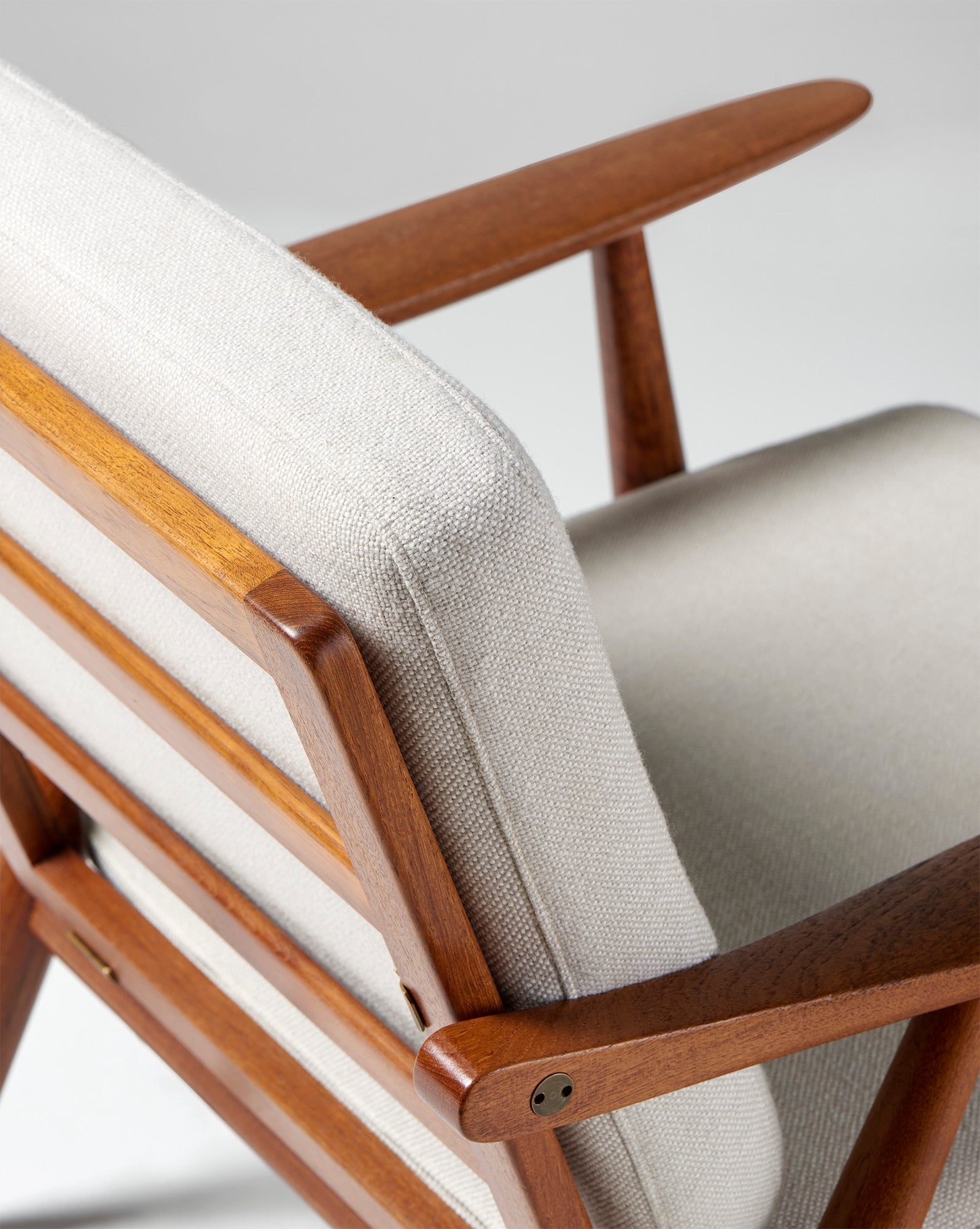 GE-270 Lounge Chairs