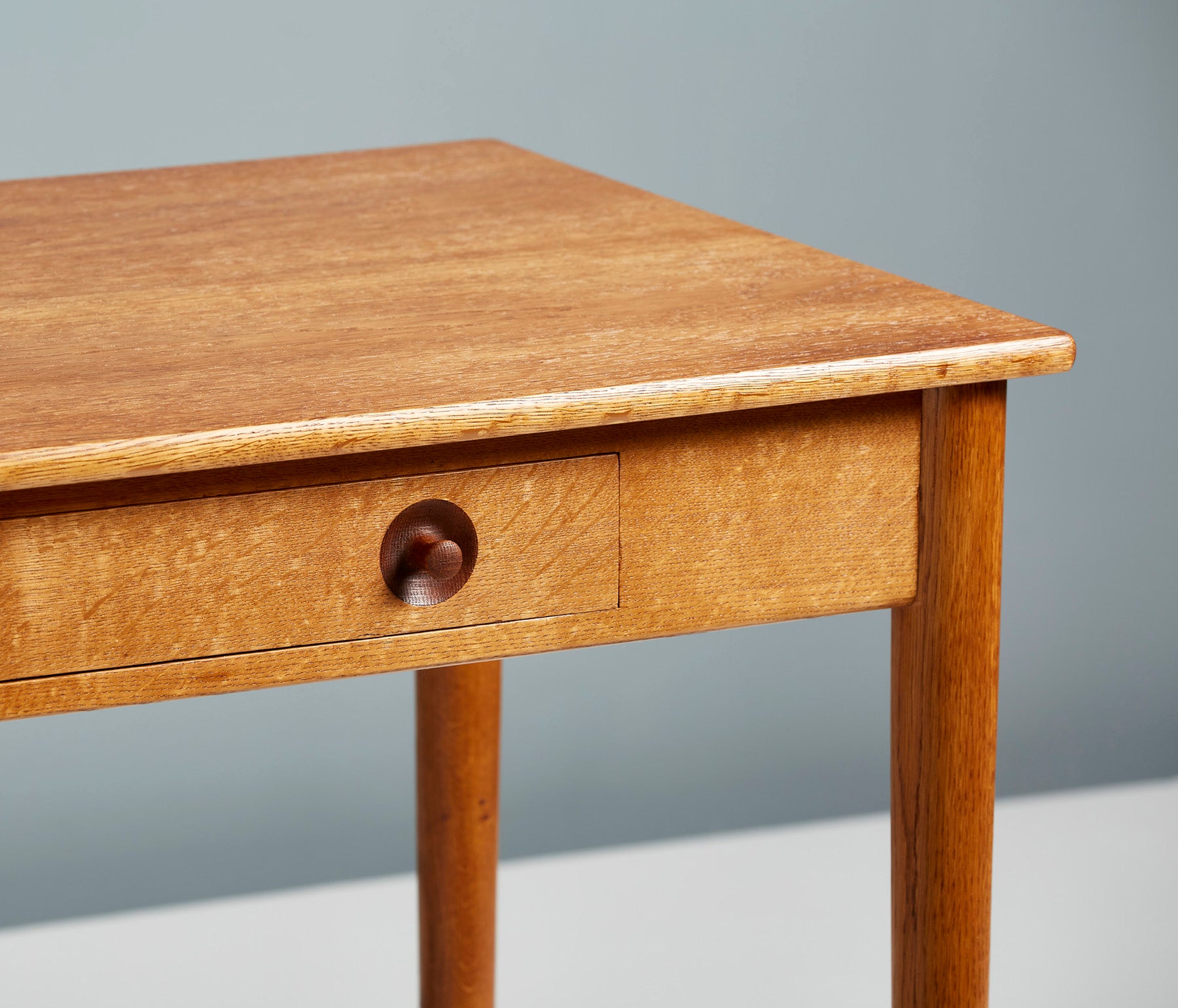 RY-32 Desk