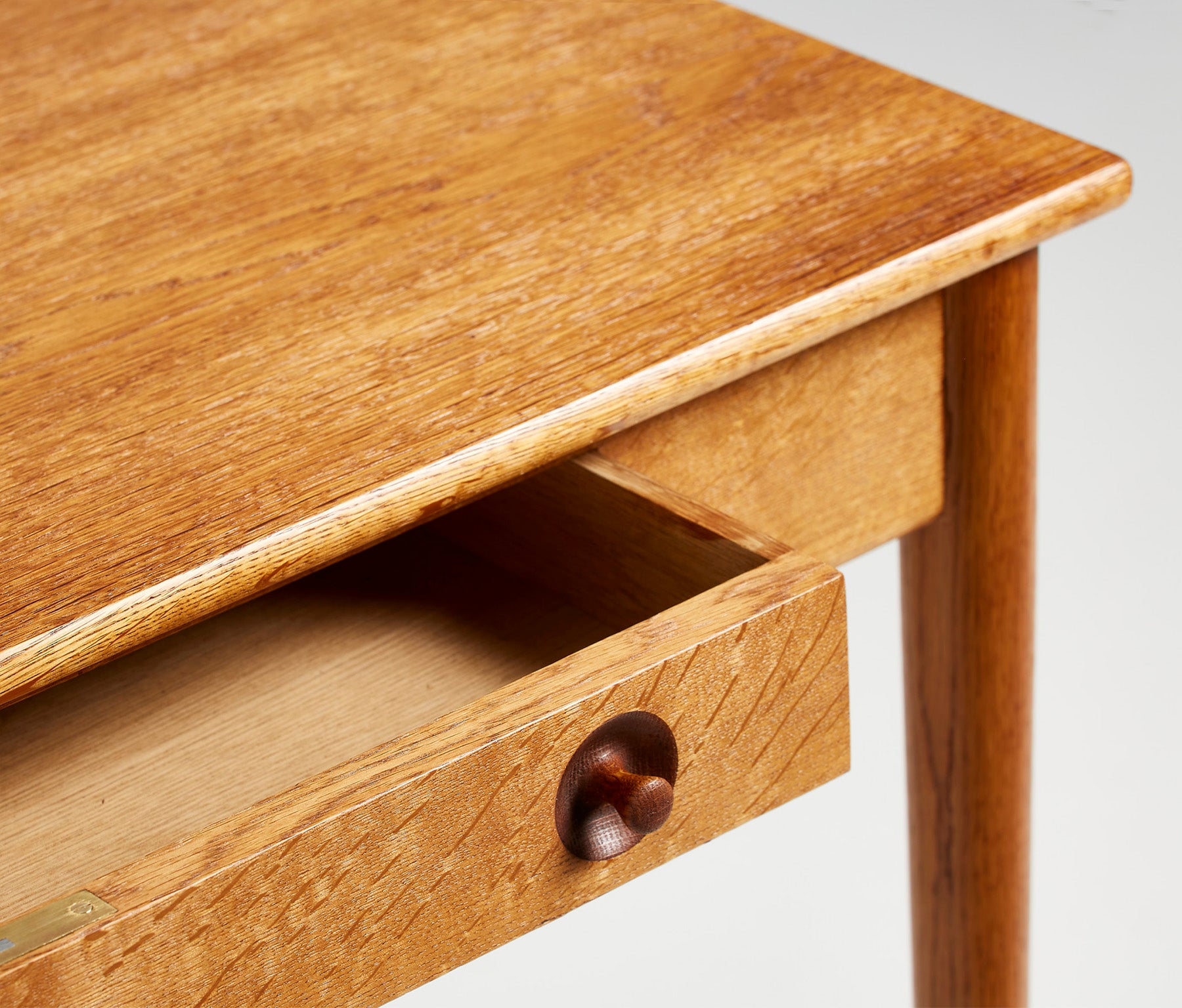 RY-32 Desk