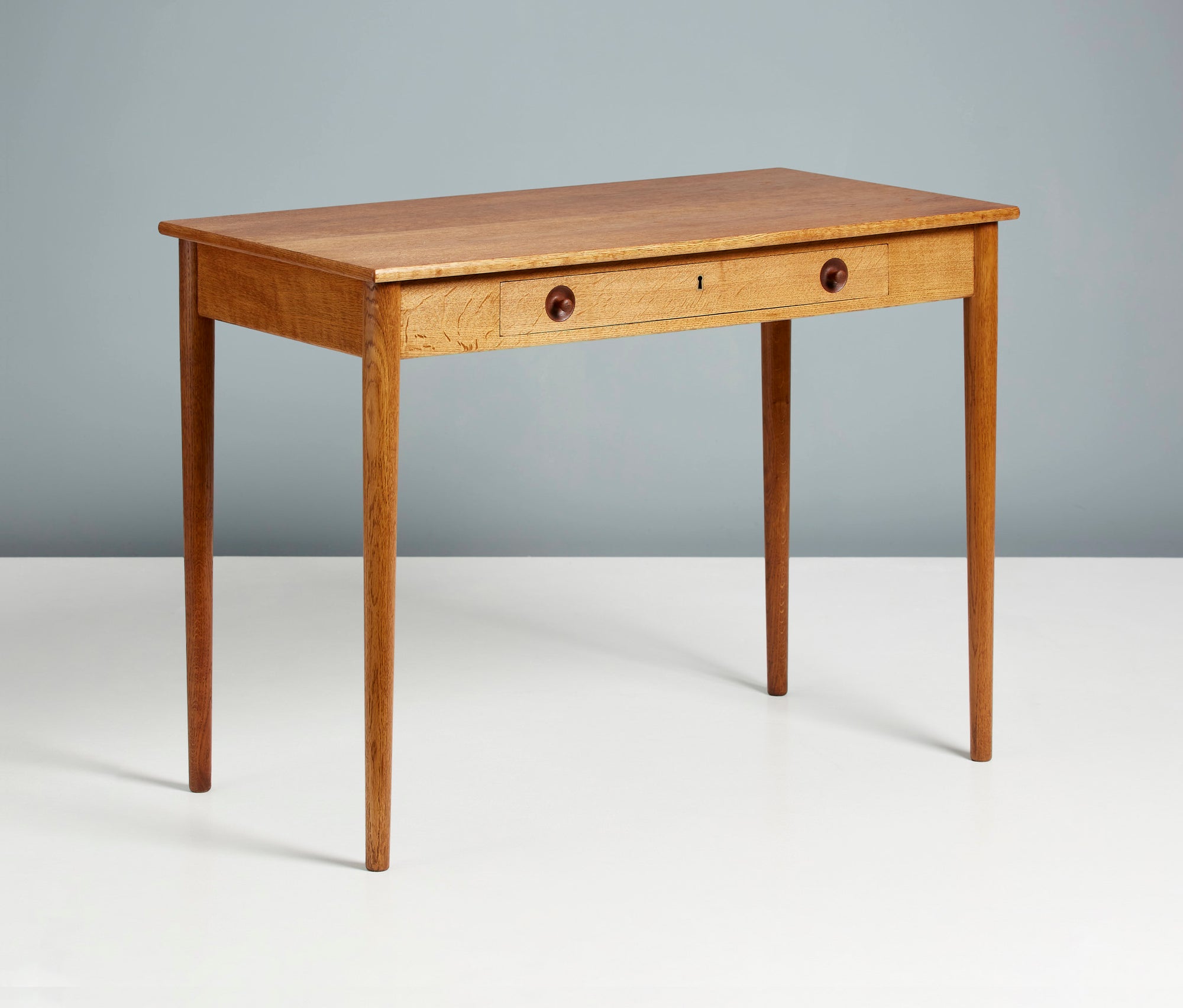 RY-32 Desk