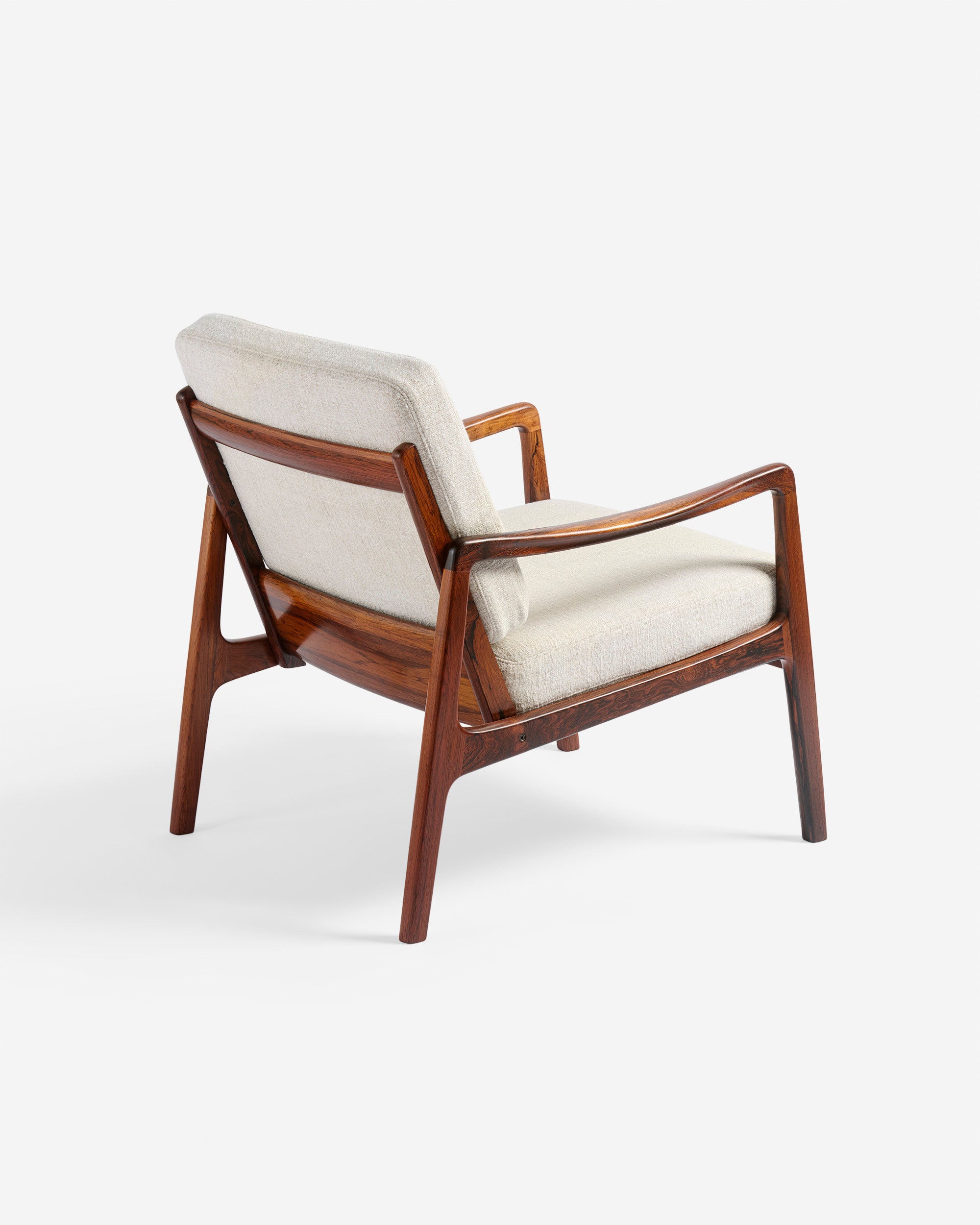 FD-119 Lounge Chairs