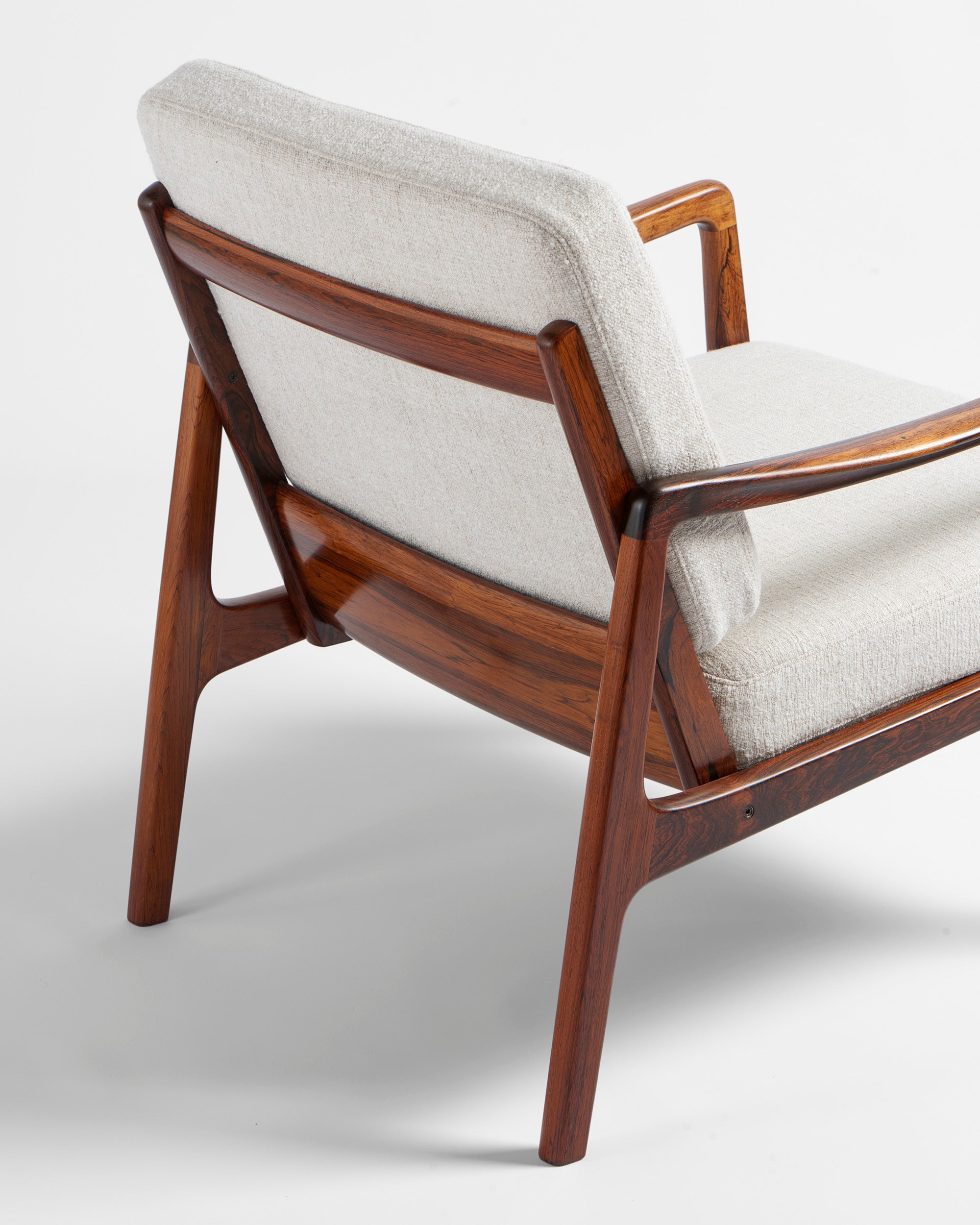 FD-119 Lounge Chairs