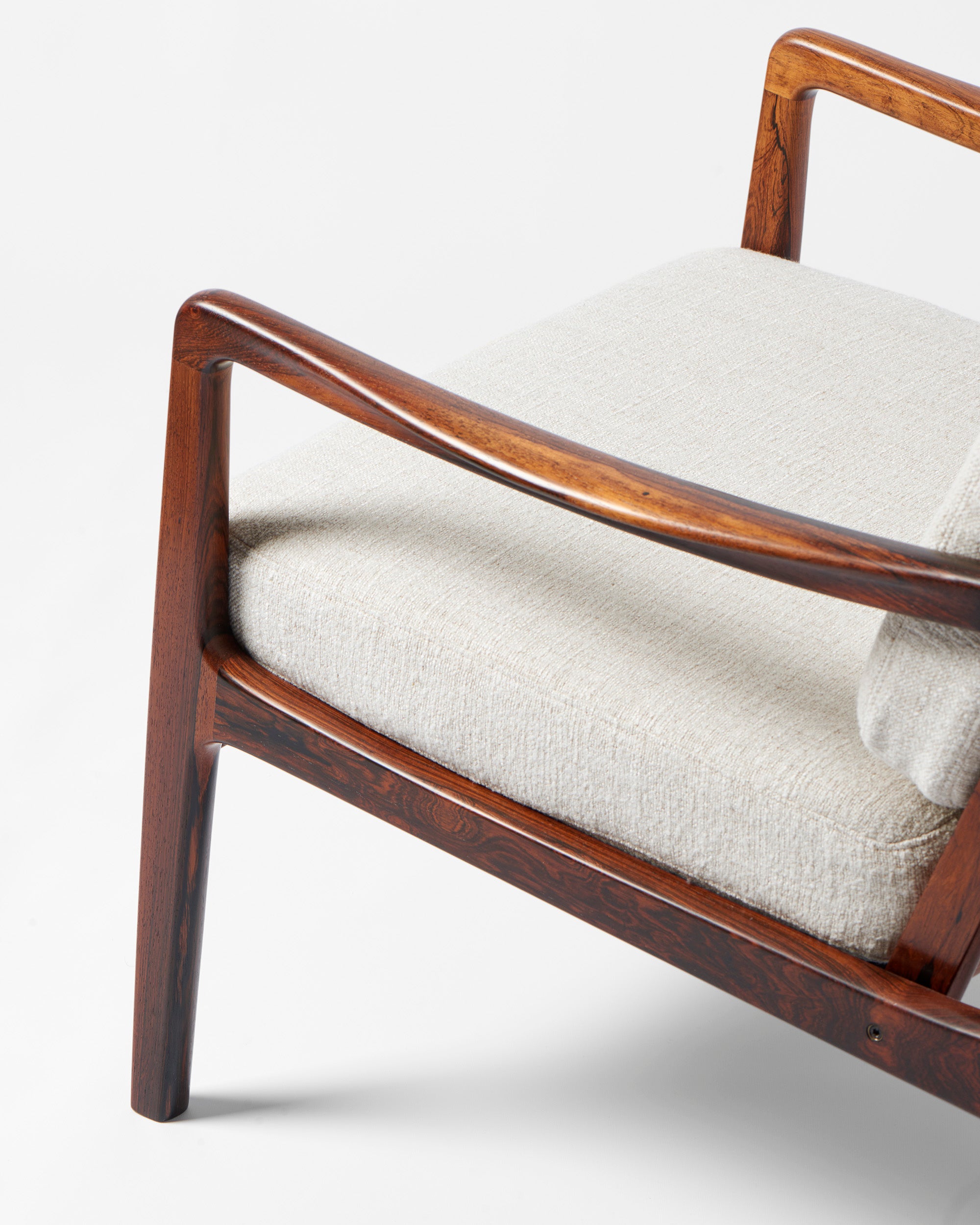 FD-119 Lounge Chairs