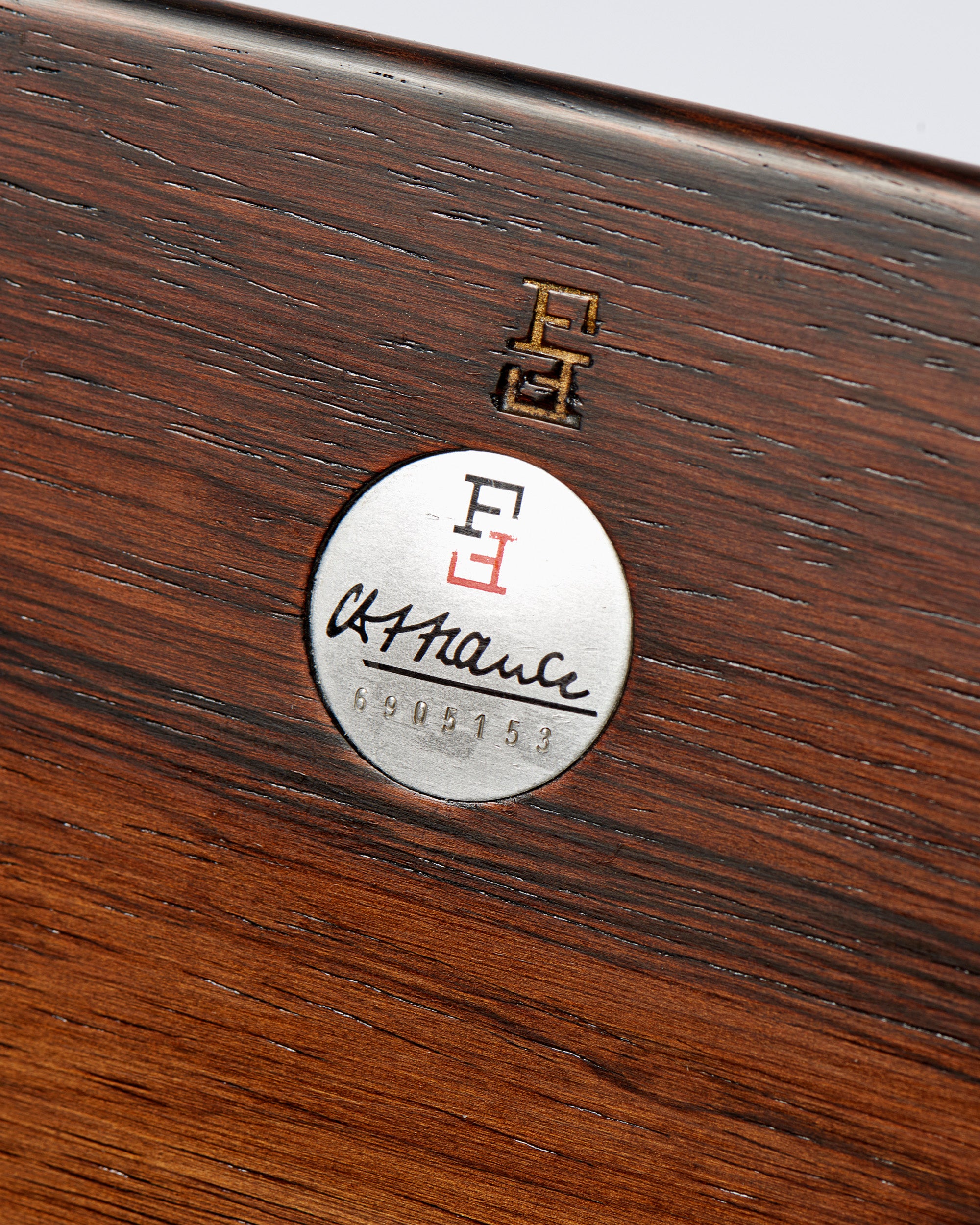 FD-119 Lounge Chairs