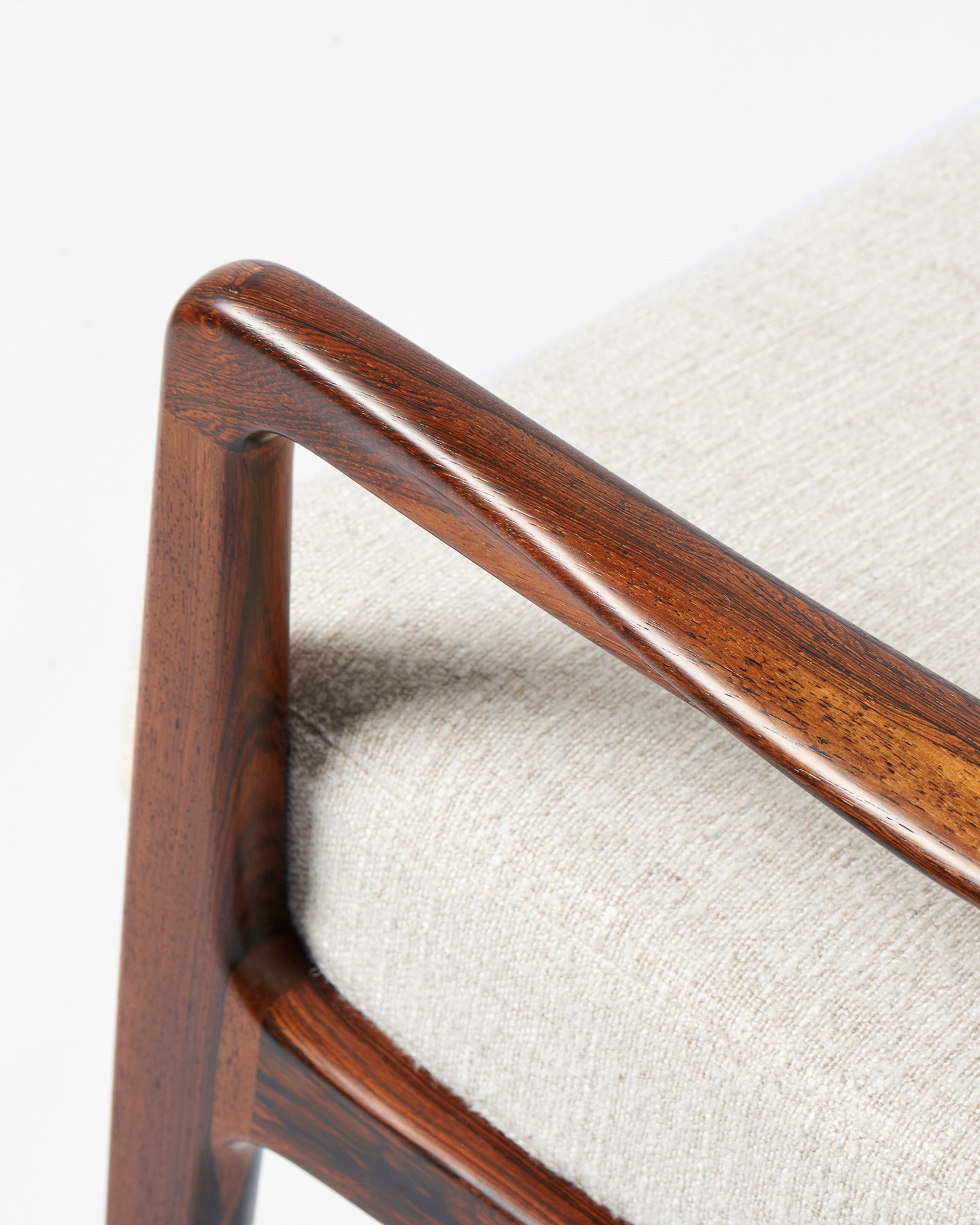 FD-119 Lounge Chairs