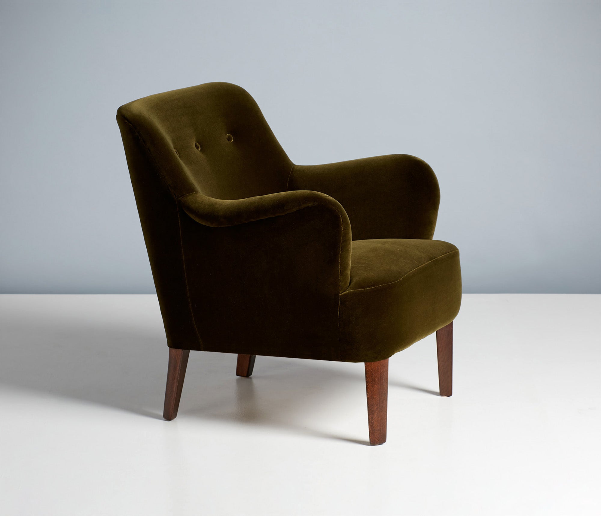 Model 1748 Lounge Chair