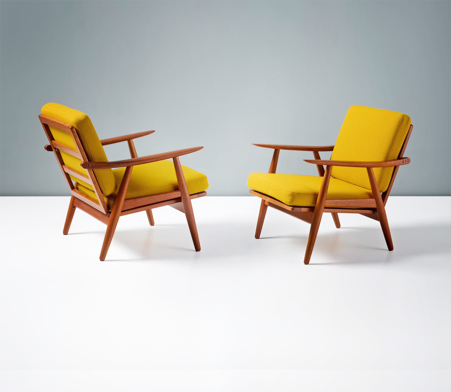 GE-270 Lounge Chairs