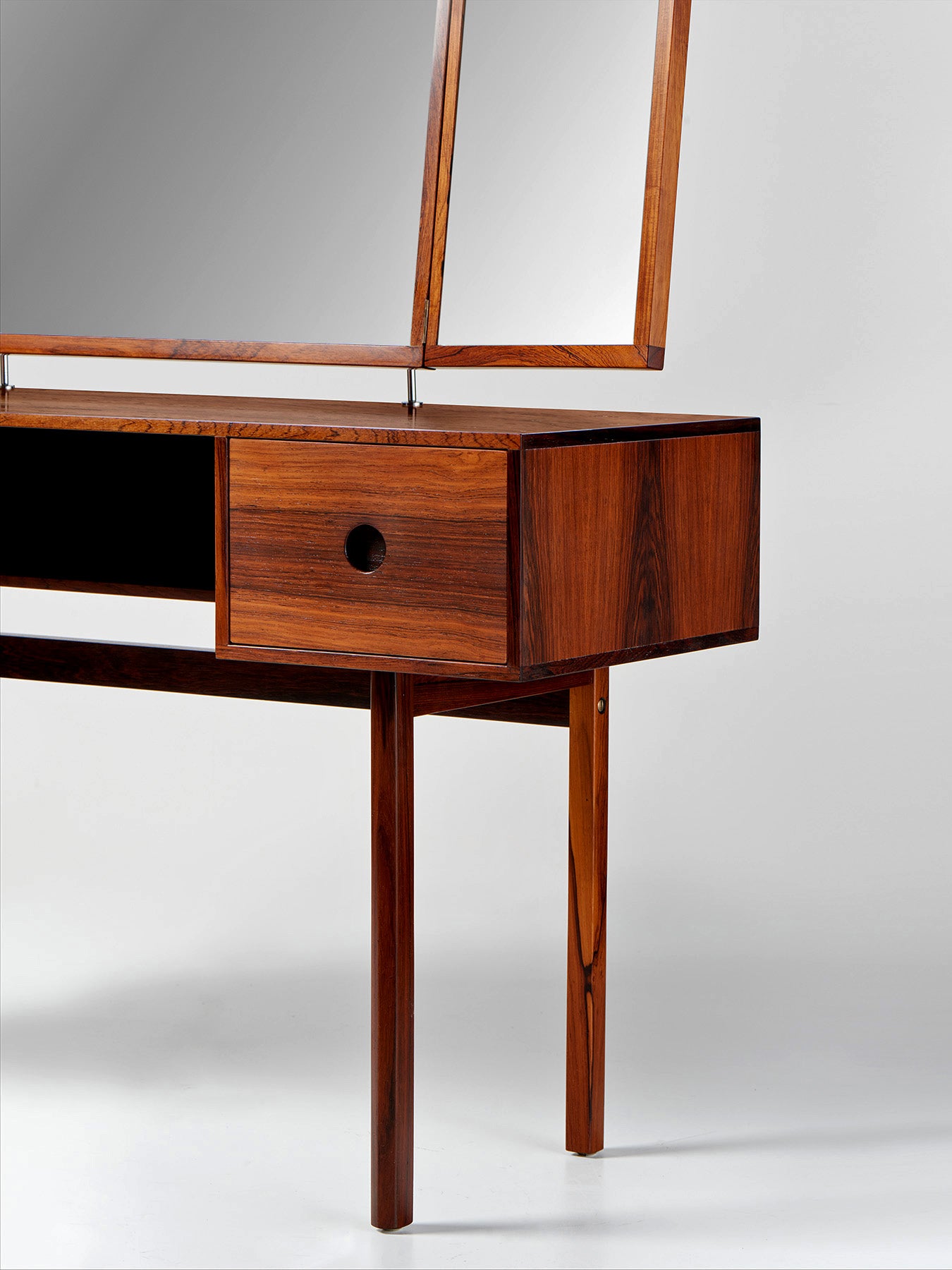 Model 40 Dressing Table